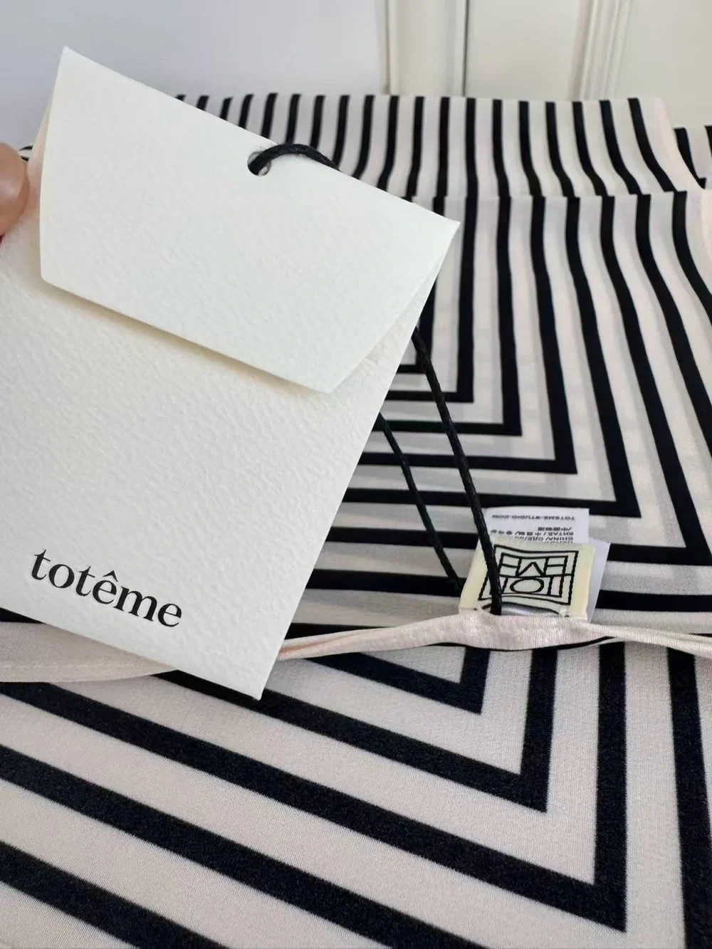 Toteme modern silk